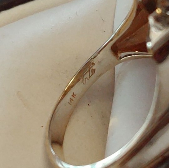 14k Ring - Picture 2 of 10